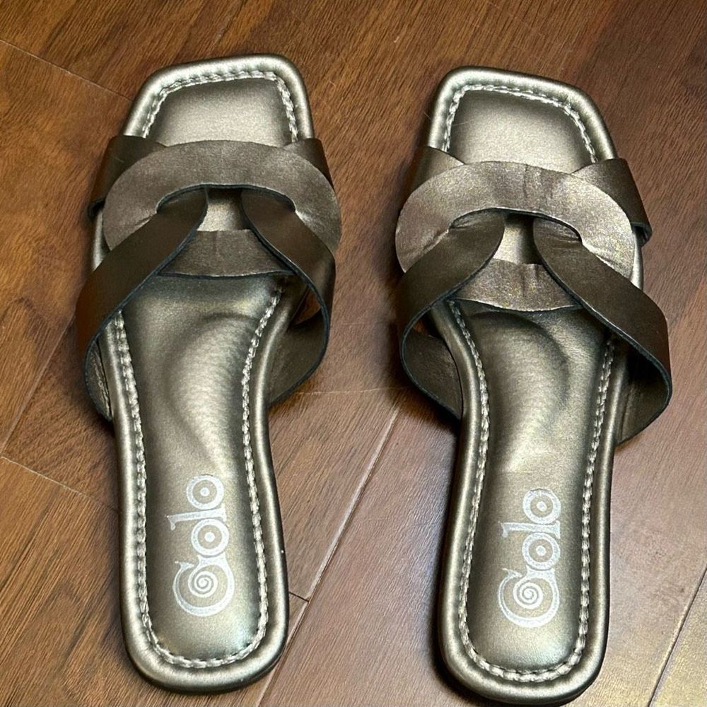 Golo slip on sandals in metallic color size 7